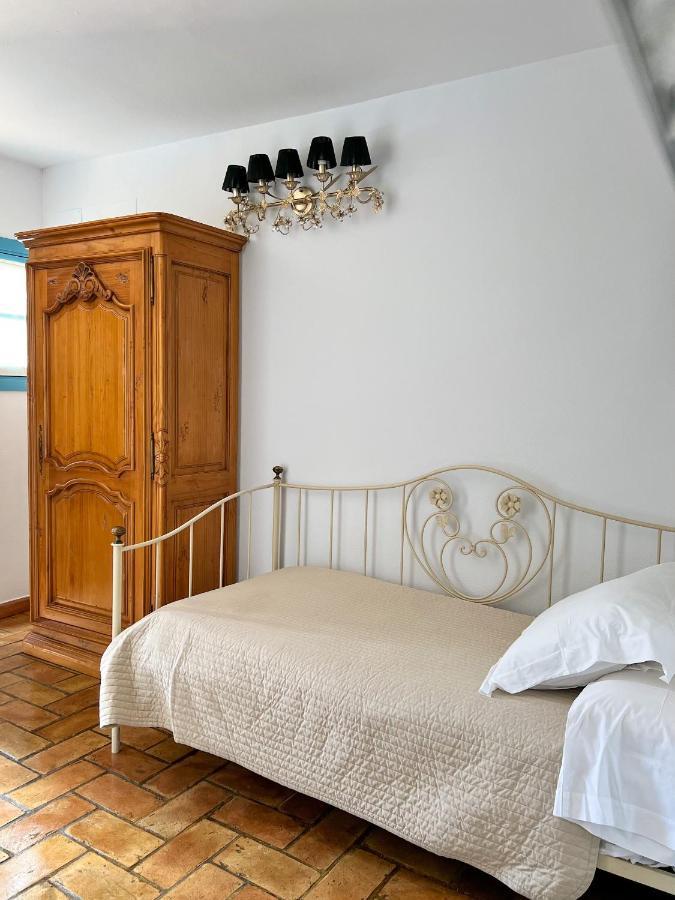 Hostal Servilia Carmona  Exterior photo