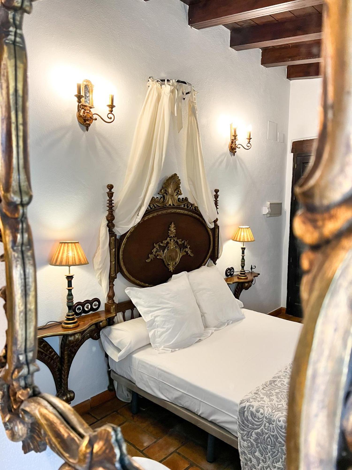 Hostal Servilia Carmona  Exterior photo