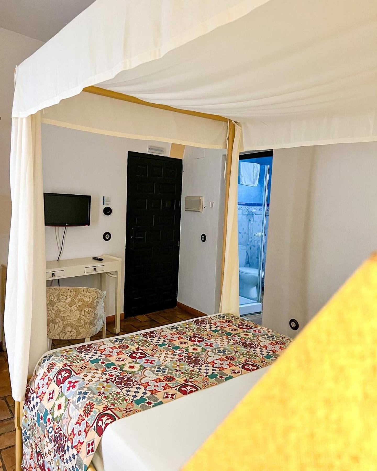 Hostal Servilia Carmona  Exterior photo