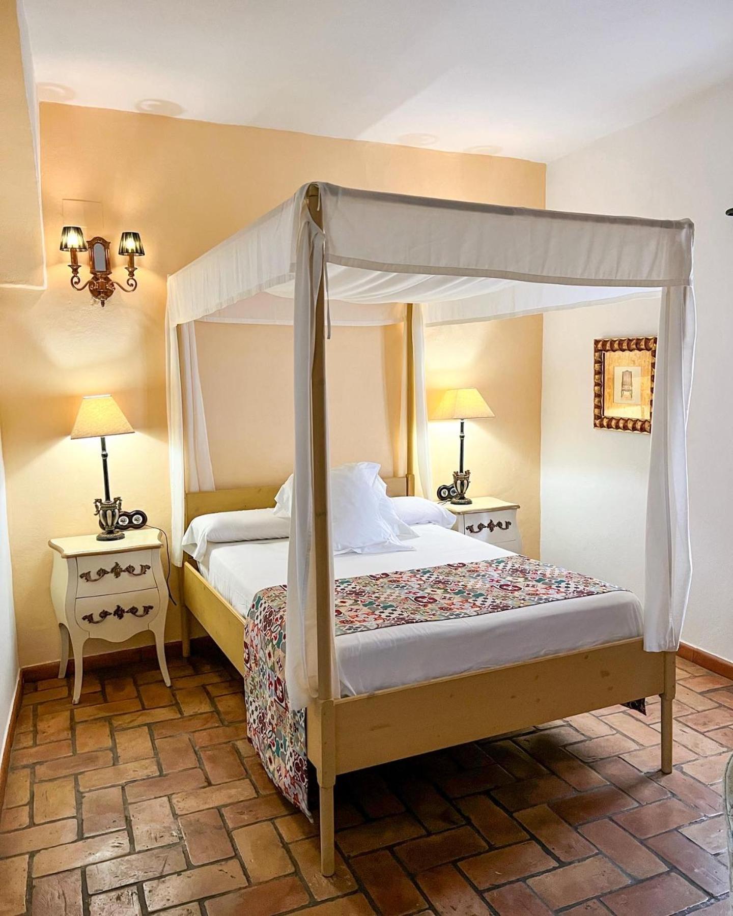 Hostal Servilia Carmona  Exterior photo